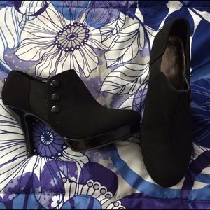 Kenneth Cole REACTION booties!